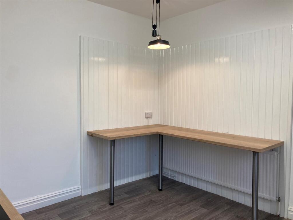 24 The Parade - kitchen.jpg