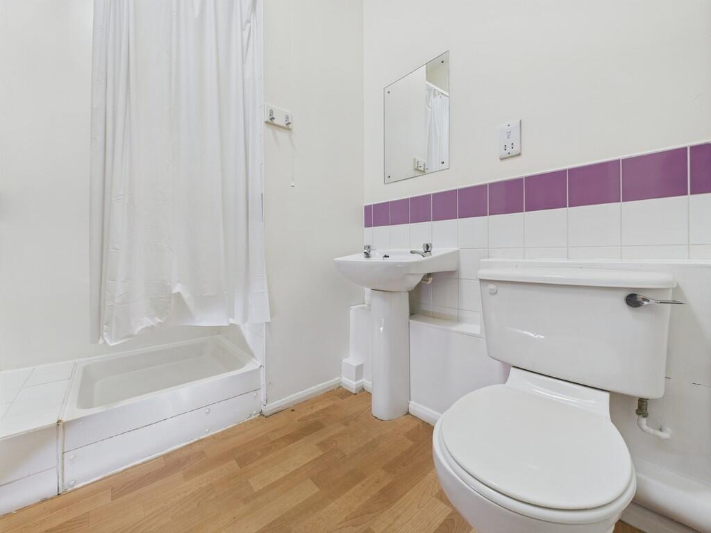 CAM04273G0-PR0163...