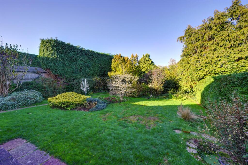 31 Hazelwood Close (21).jpg