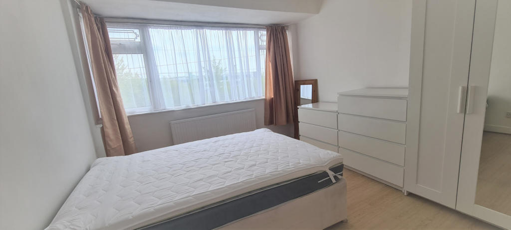 FRONT BEDROOM