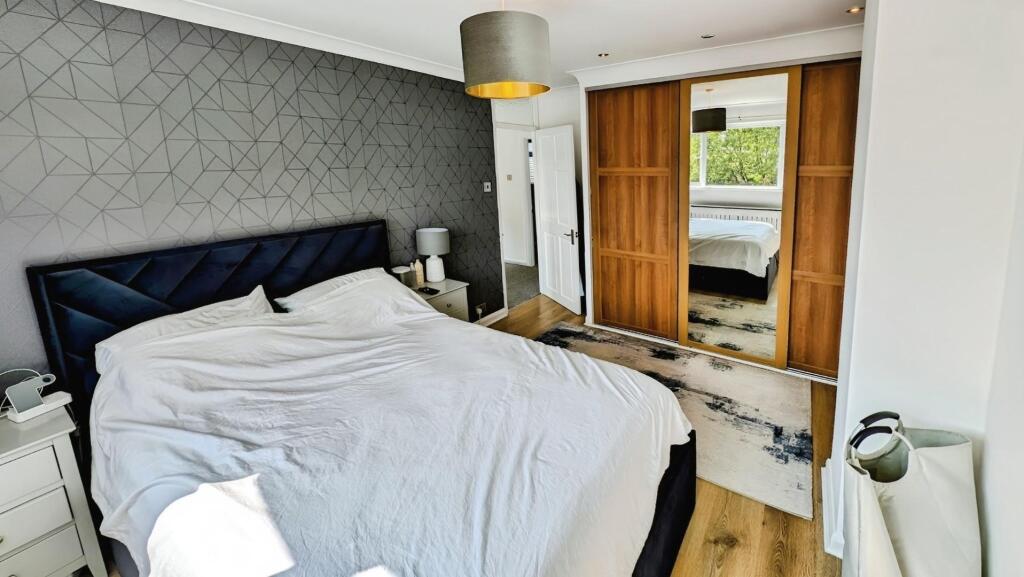 145 Finch bed a.jpg