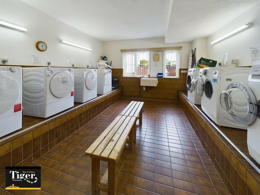 CAM02176G0-PR0246...