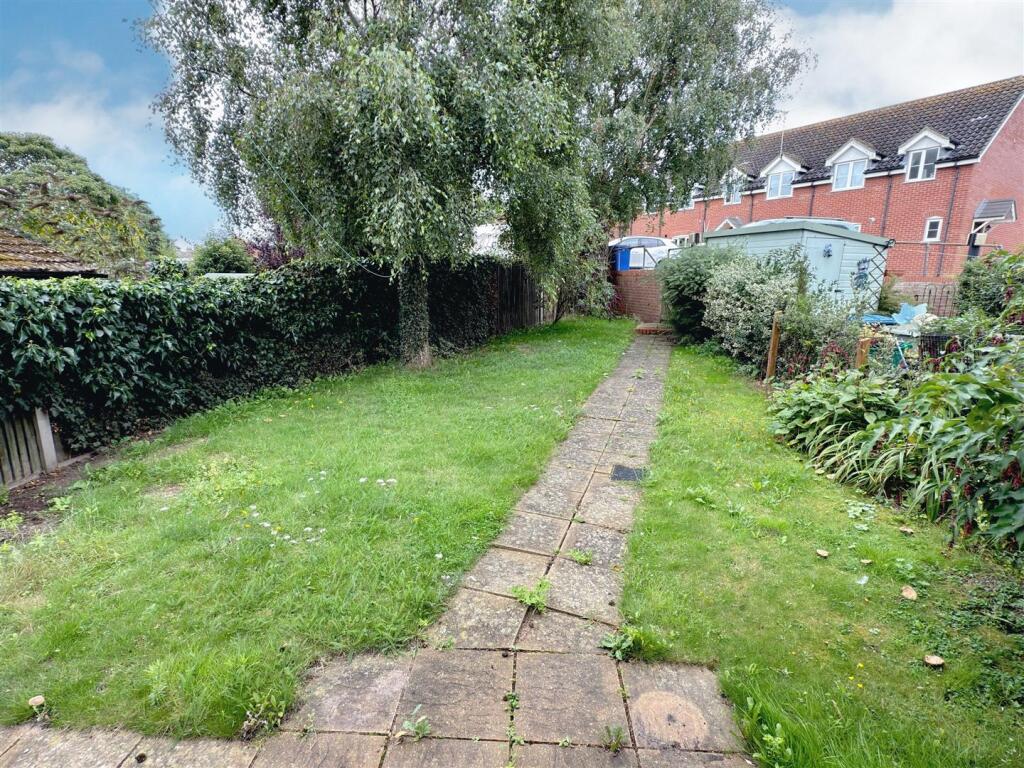 REAR GARDEN.jpg