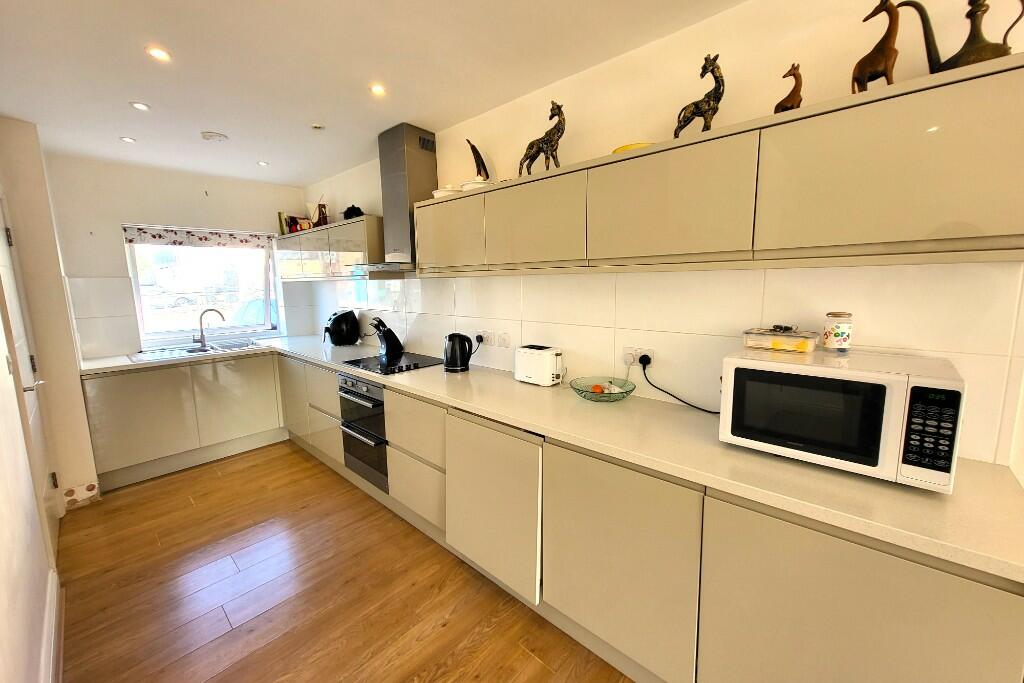 Kitchen + Appliances