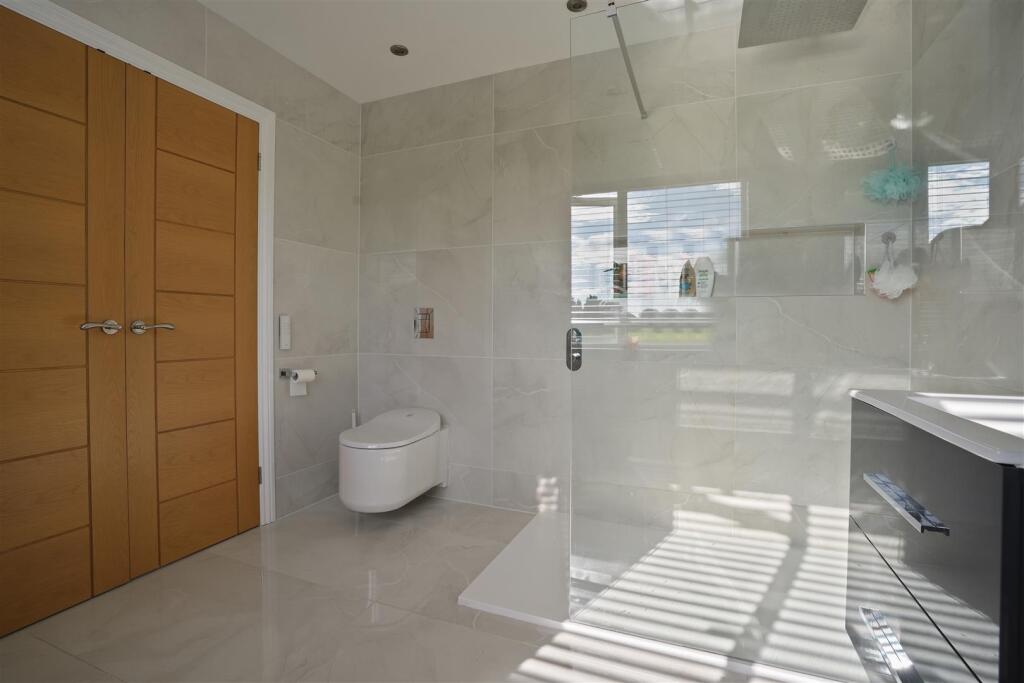 PRIMARY BEDROOM ENSUITE