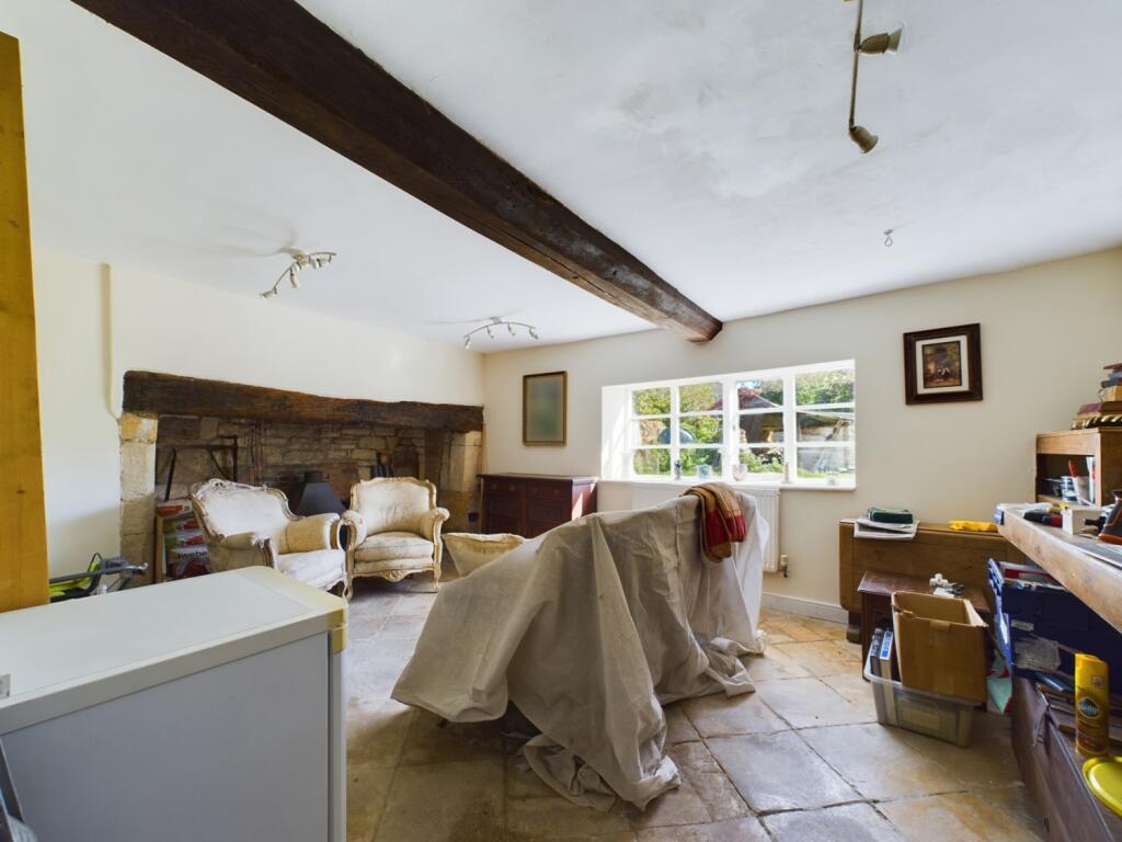 CAM01740G0-PR0279-STILL009