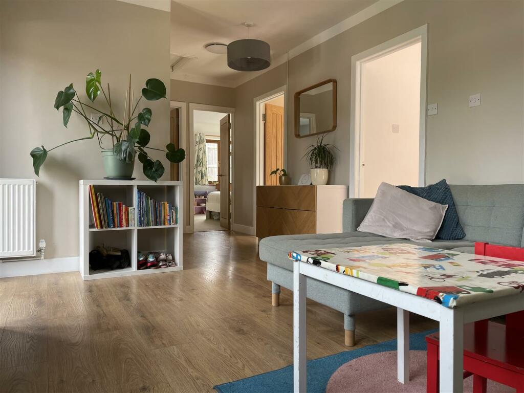 Living room 3.jpg