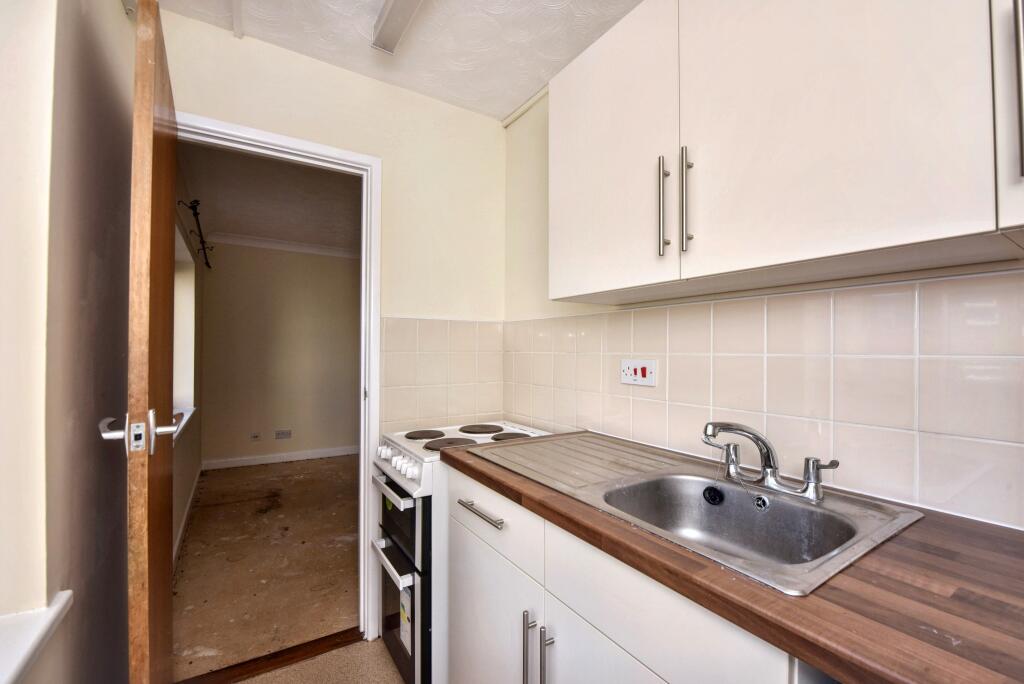 9A Oulton Hall, Marine Parade, Claton-on-Sea CO15 6JU
