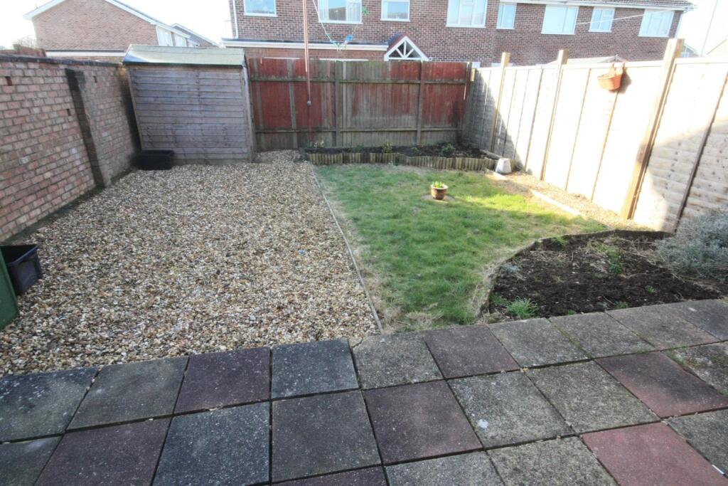 25 haddon drive - rear garden.jpg