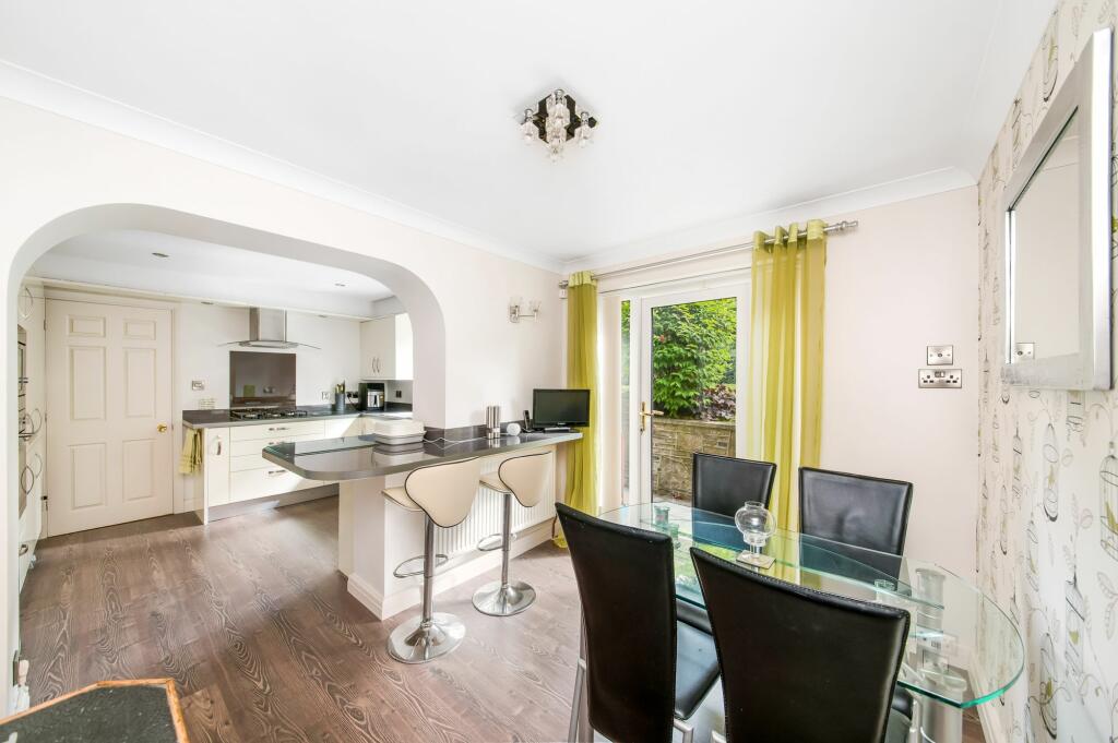 BREAKFAST KITCHEN - DINING AREA