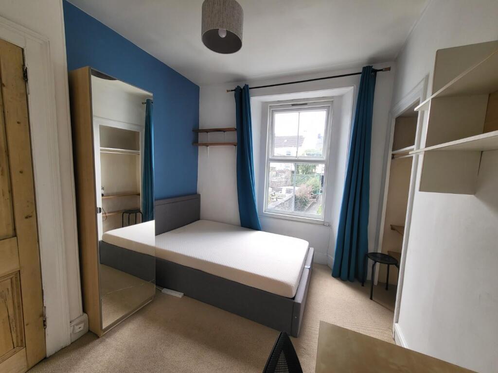 cheltenham bedroom....jpg