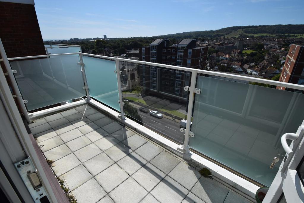 14 Arlington House - balcony.JPG