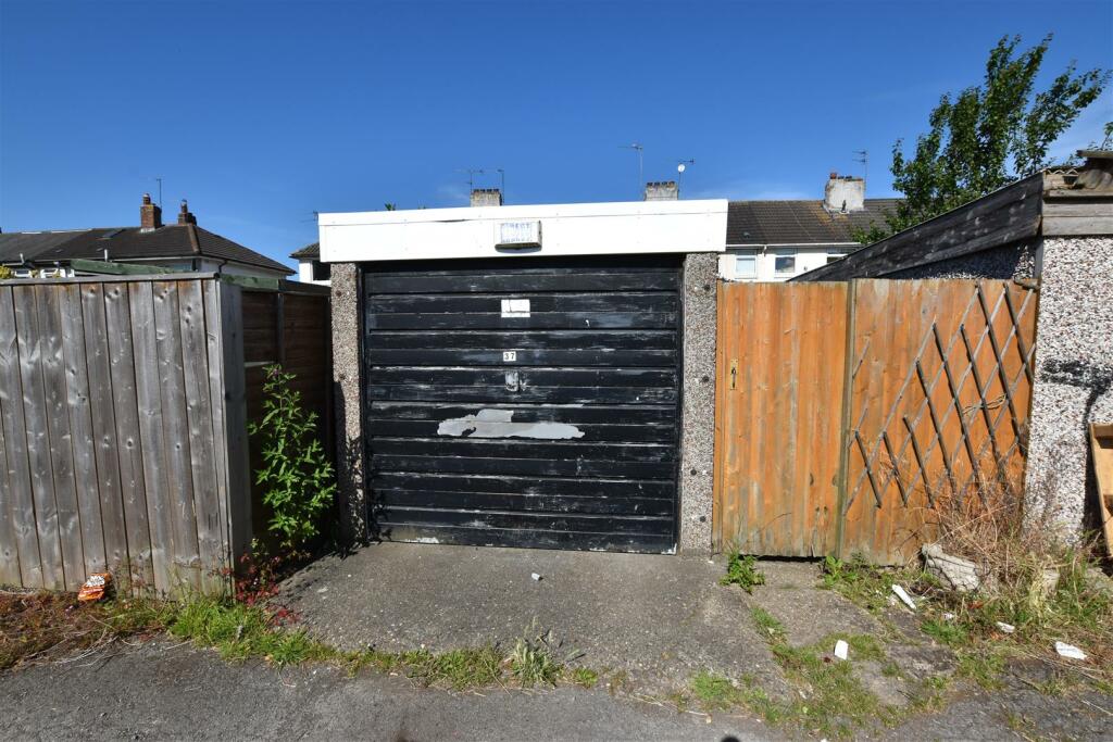 Garage.JPG