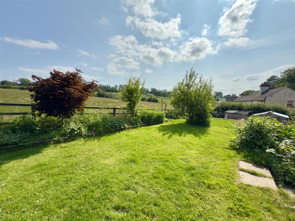 Garden looking to fields.jpg