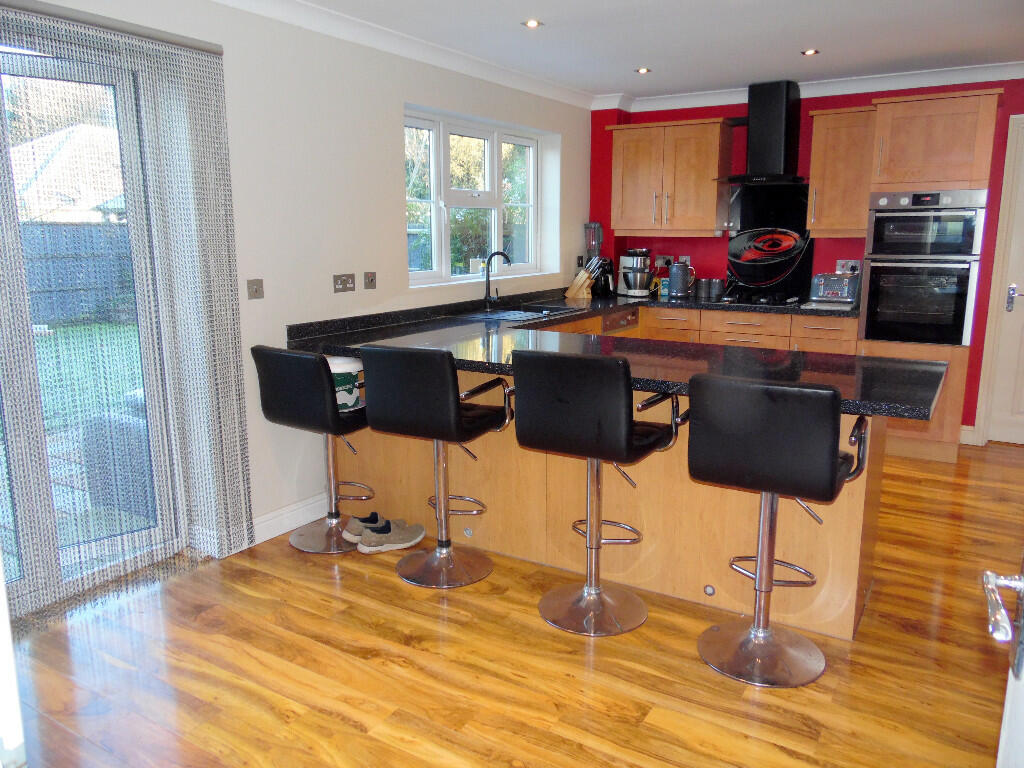 KITCHEN/BREAKFAST RM