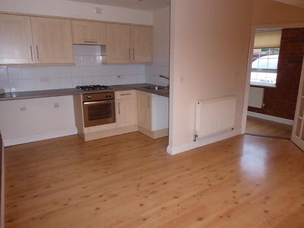 2BriarCtLivKitchen (003)