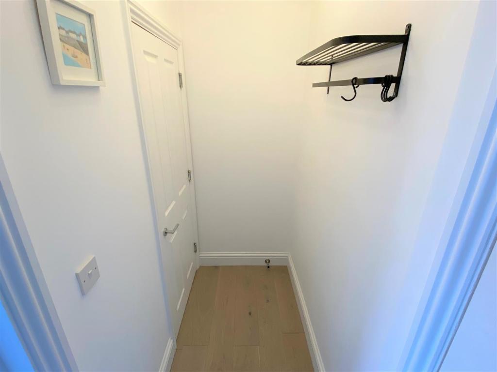 Flat 5, 8 Tolcarne Road Hallway
