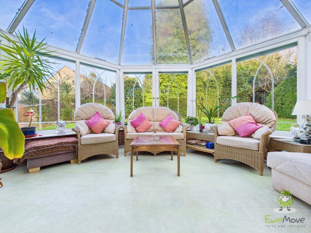 CAM01543G0-PR0169-STILL027