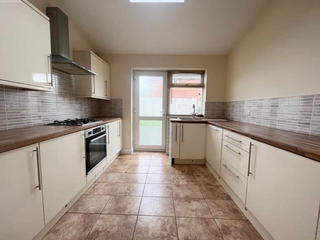 Kitchen 1.jpg