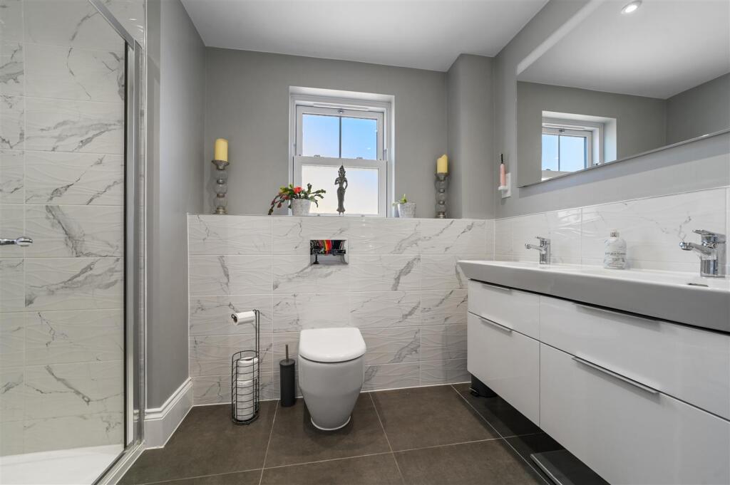 EN-SUITE TO BEDROOM ONE