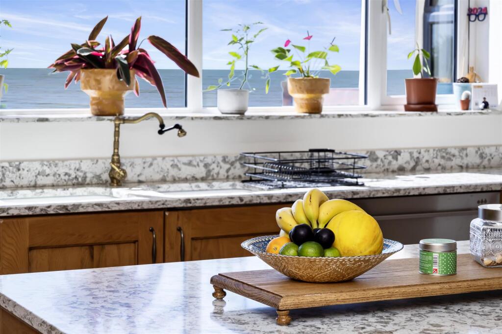 Roedean Crescent, 4-041.jpg