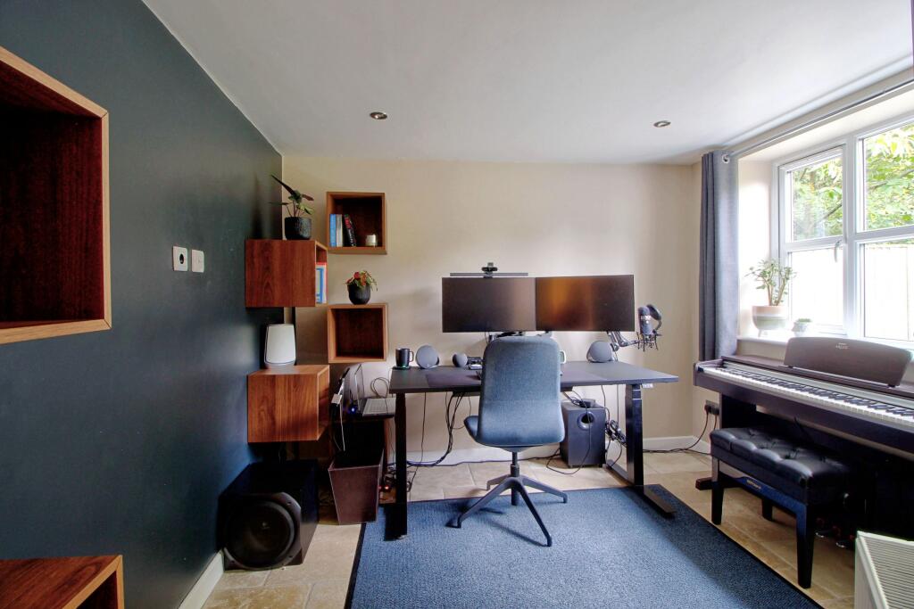 Downstairs Bedroom (used as office)