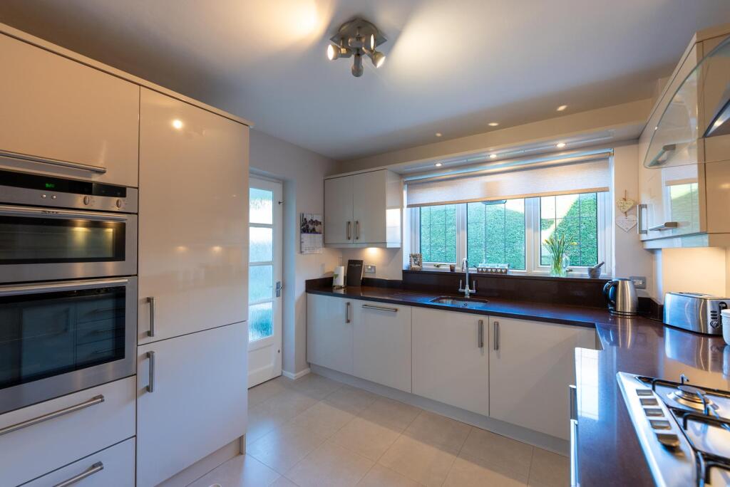 3 Corbiere Close-16.jpg