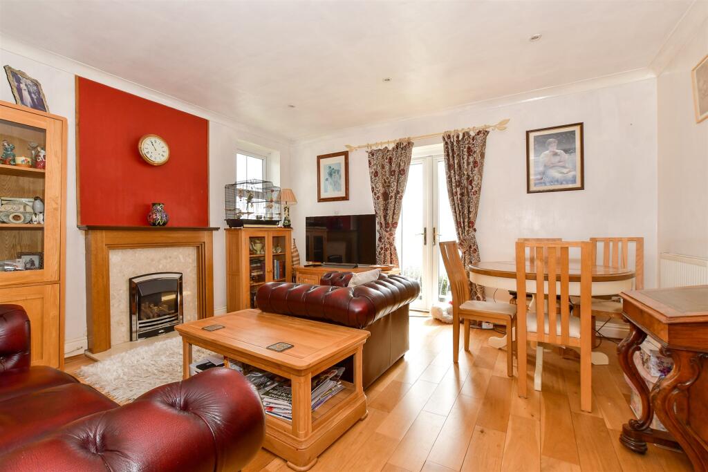 Lounge/ Dining Room