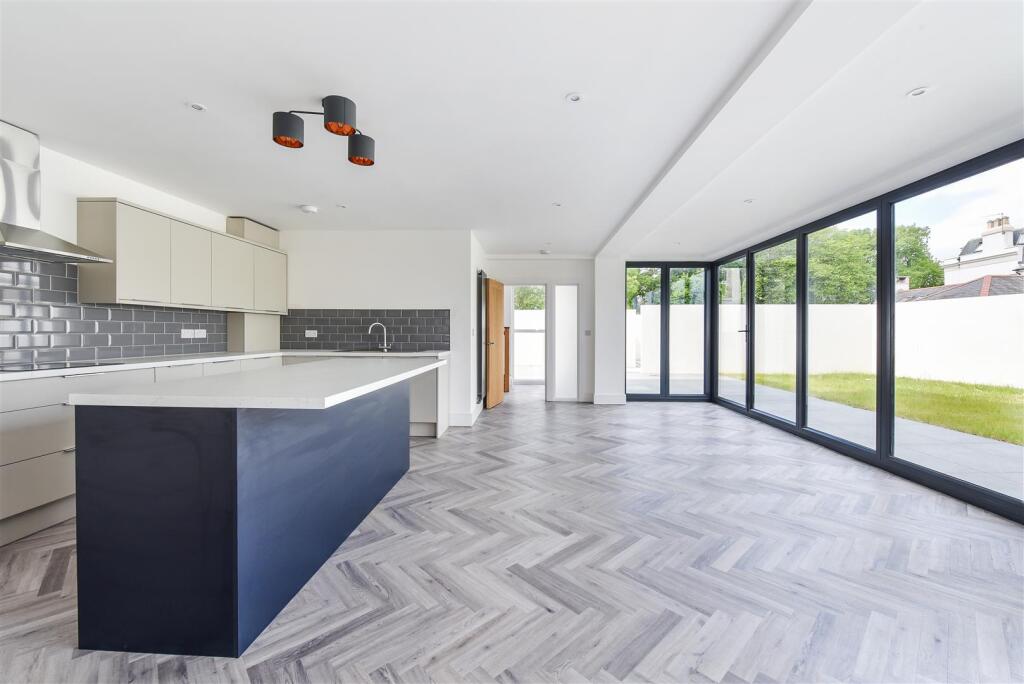 Kitchen / Living Room