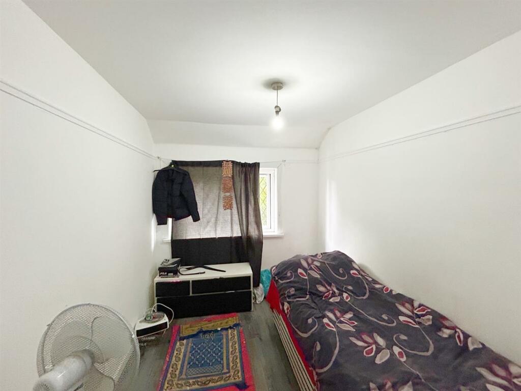 Bed 3.jpg