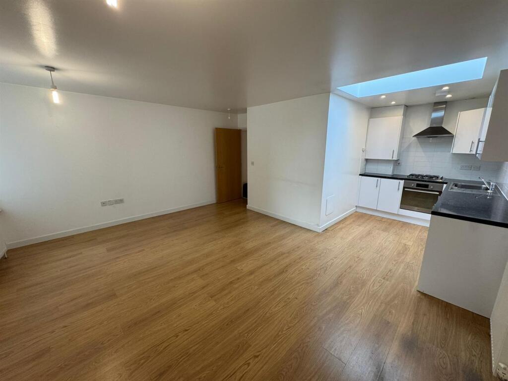 WhatsApp Image 2025-10-02 at 09.08.41_1ecd5f1e.jpg