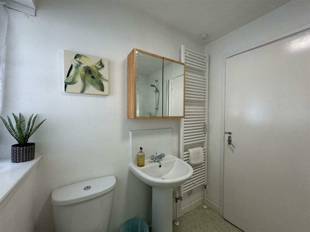 HOUSE BATHROOM 1 (2).JPG