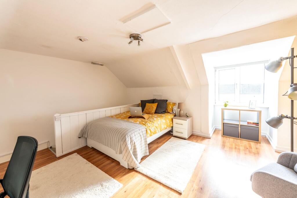 Bright and inviting single bedroom with a cozy ...
