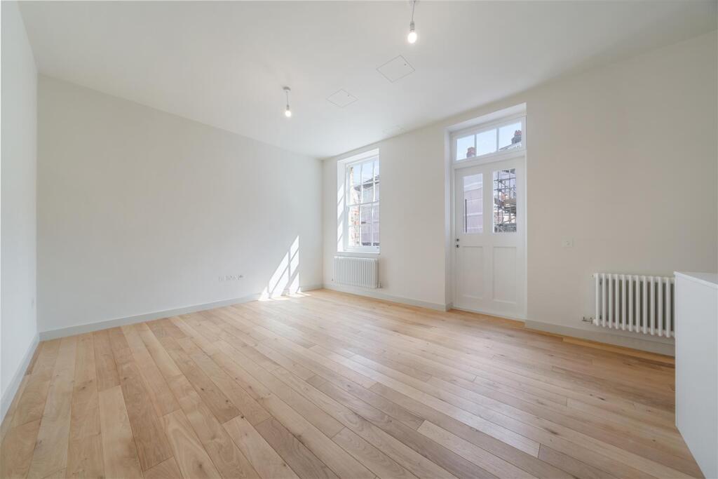 Flat E, 20 Newcourt Street NW8 7AA-No Watermark-8.