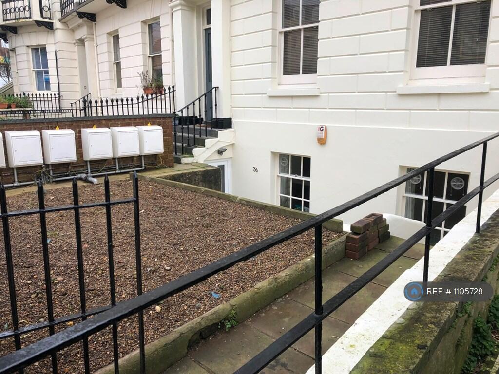 Flat Enterance And Front Garden