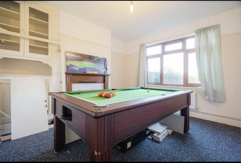 Dining room (property)