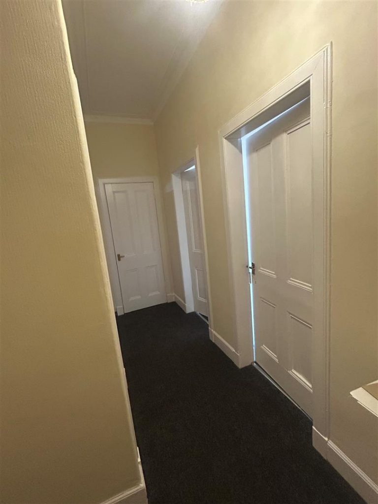 9a Gladstone Road Hallway.png