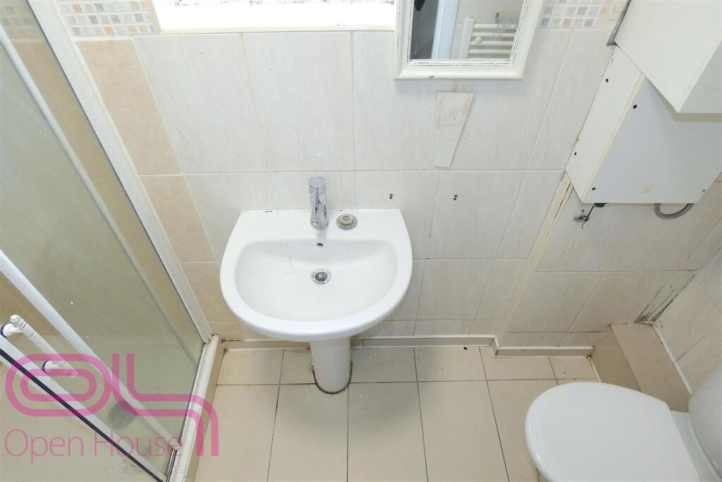 Shower Room.jpg
