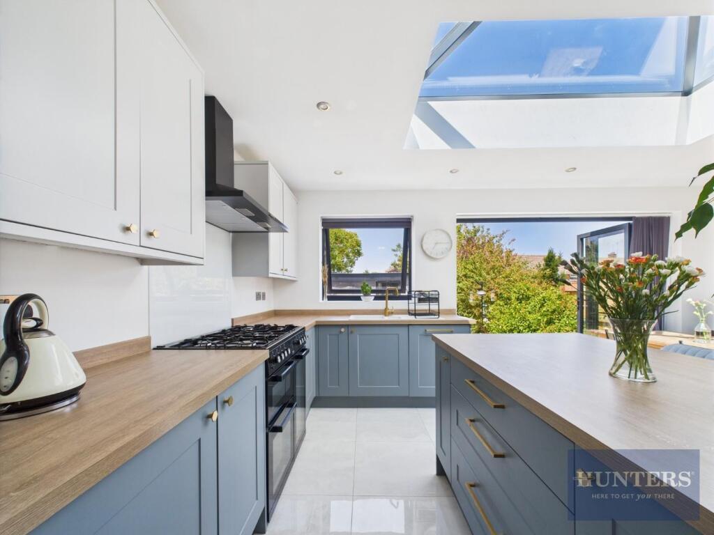 Kitchen / Dining Area
