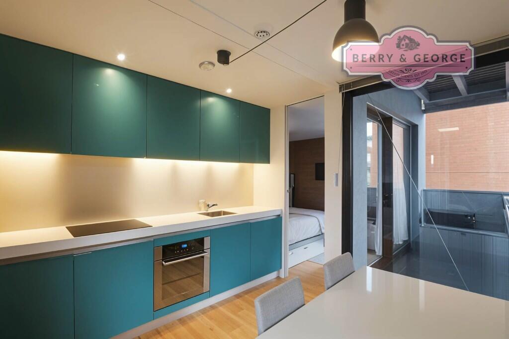 KITCHEN / DINER