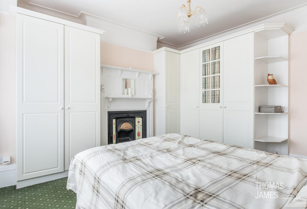 Berkshire Gardens, built in wardrobes