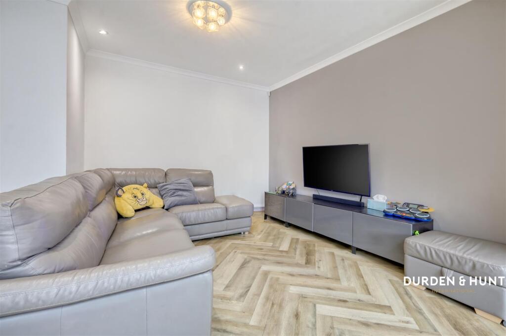 Lyndhurst Drive
