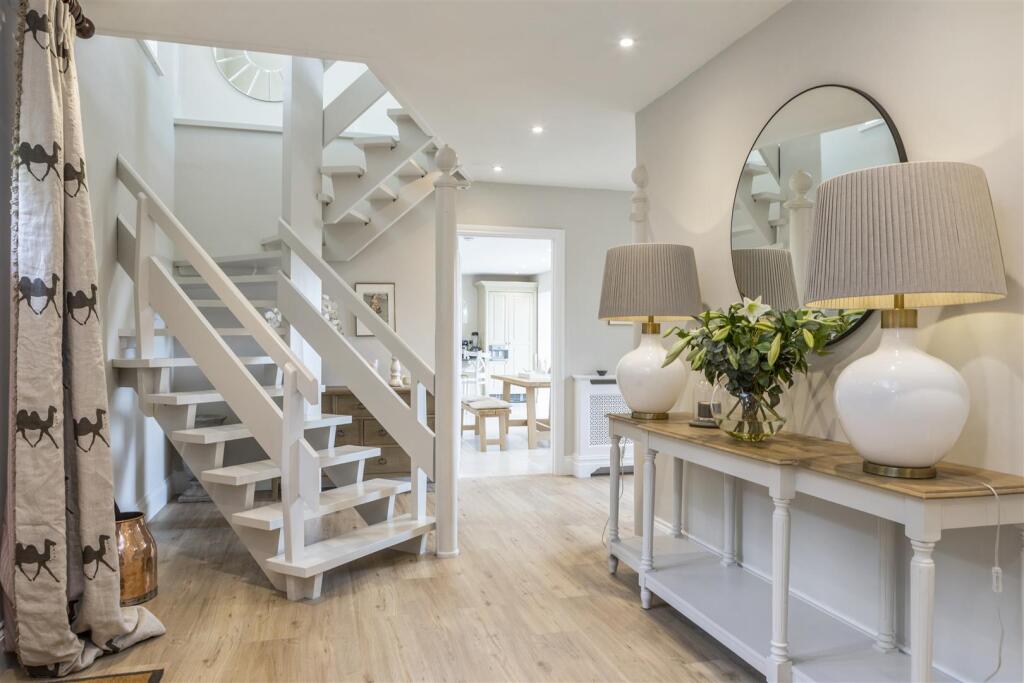 The-Stables-9-Guildown-Avenue-Guildford-GU2-4HA-46