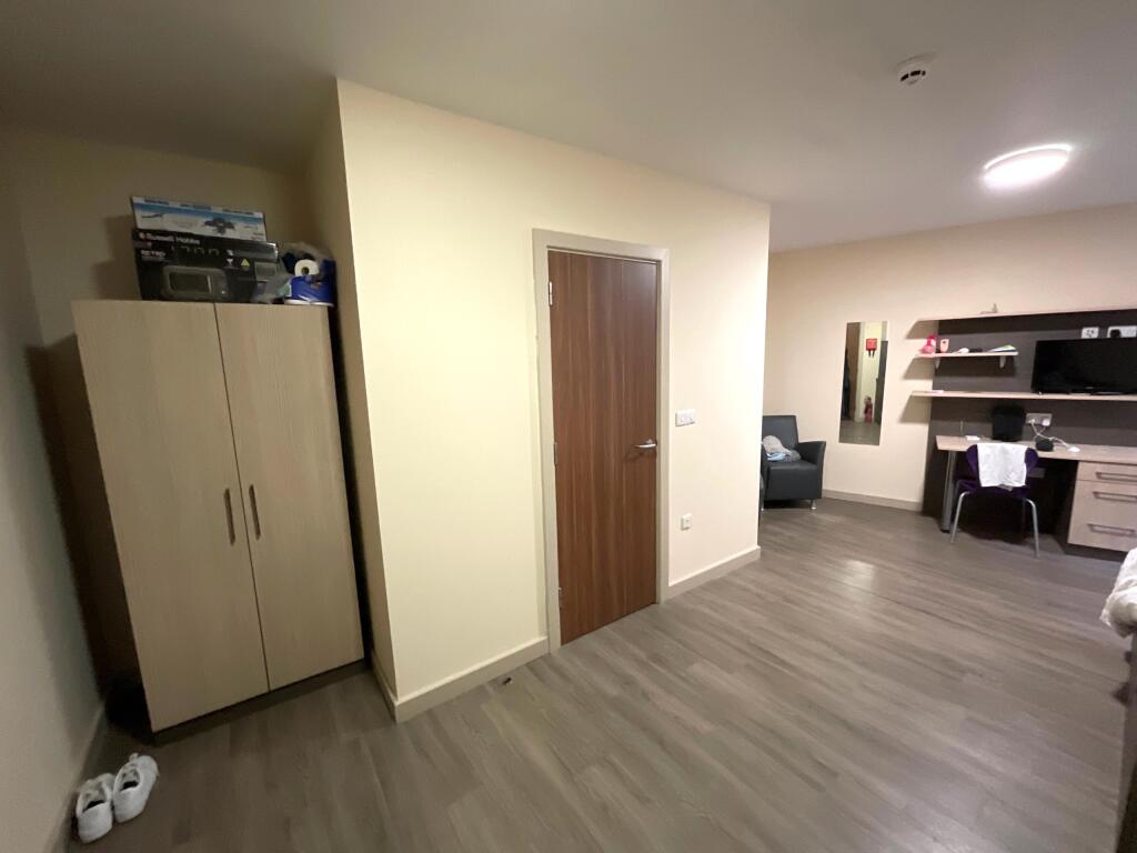 Deluxe Studio