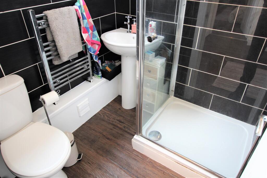 bathroom 2 bed heato