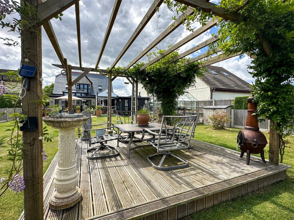 ALTERNATE VIEW OF GARDEN (2)