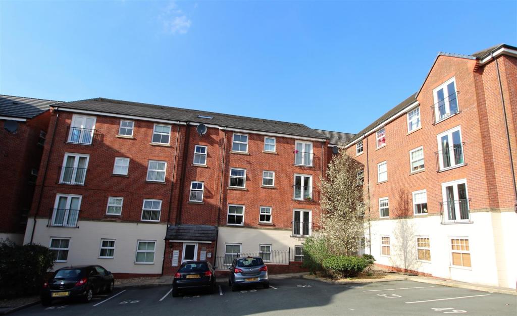 FRONT EXTERNAL 1.jpg