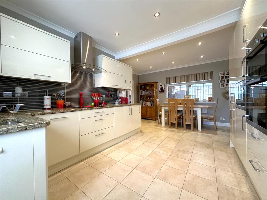 Contemporary Dining Kitchen 843