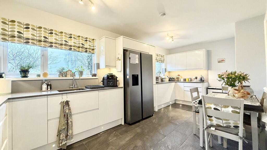 Kitchen/breakfast...