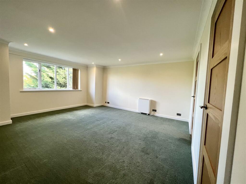 Cameo Court -- Reception.jpg